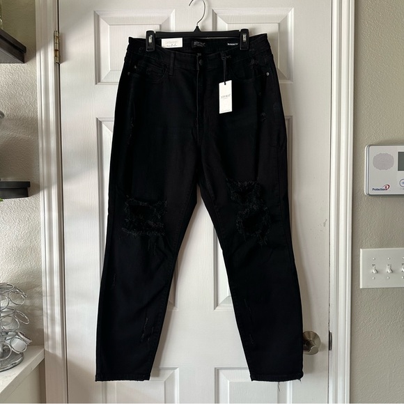 NWT Judy Blue Ezra Jean Distressed Boyfriend Fit 15/32 - Picture 3 of 11